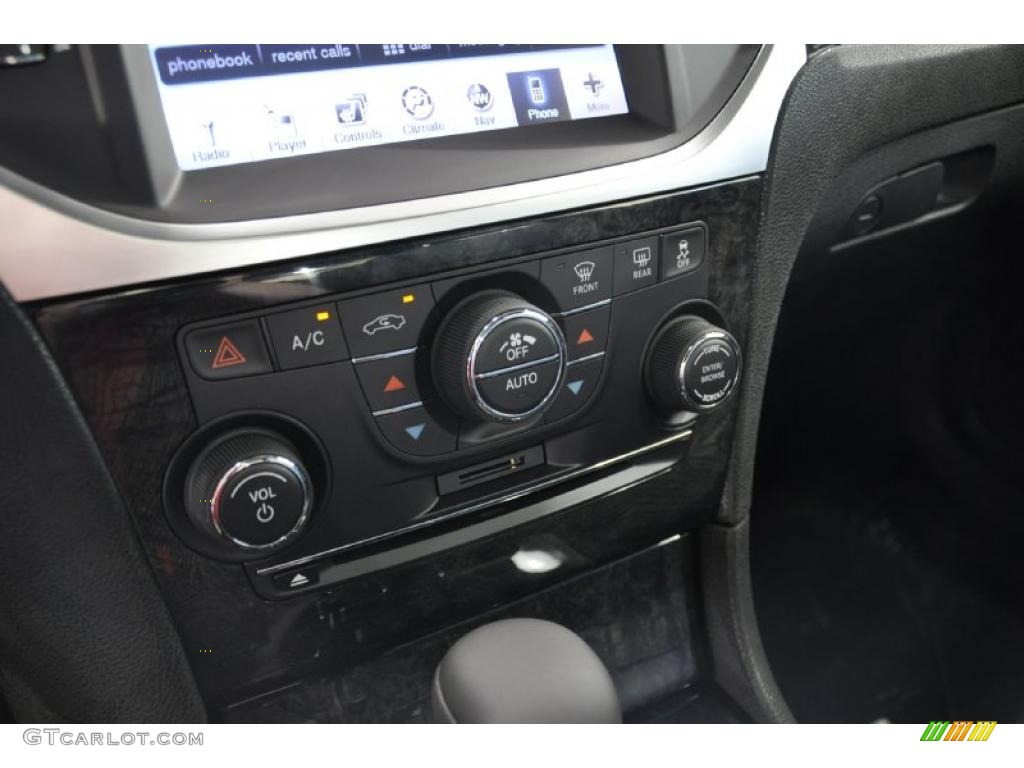 2011 Chrysler 300 C Hemi Controls Photo #49846222