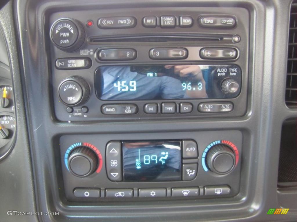 2007 GMC Sierra 2500HD Classic SLT Crew Cab 4x4 Controls Photo #49846516