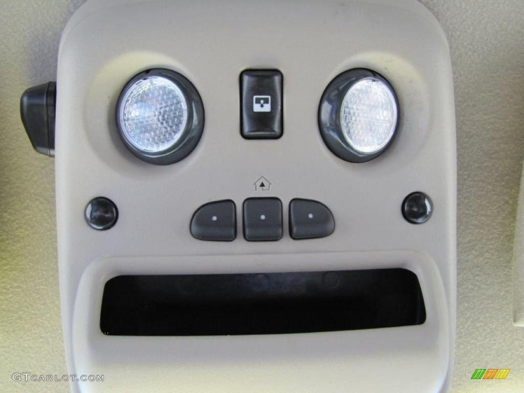 2007 GMC Sierra 2500HD Classic SLT Crew Cab 4x4 Controls Photo #49846642