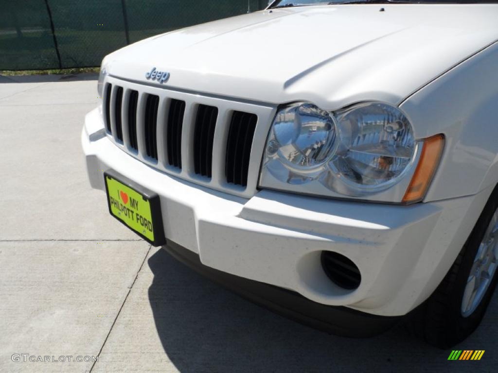 2006 Grand Cherokee Laredo - Stone White / Medium Slate Gray photo #11