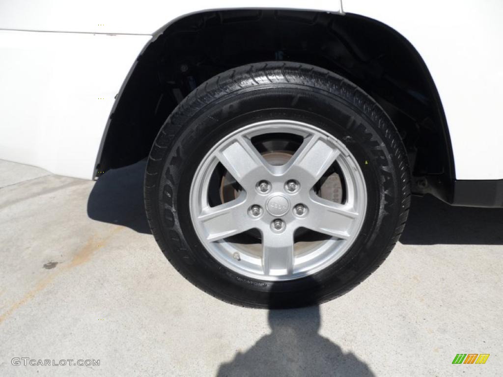 2006 Grand Cherokee Laredo - Stone White / Medium Slate Gray photo #14