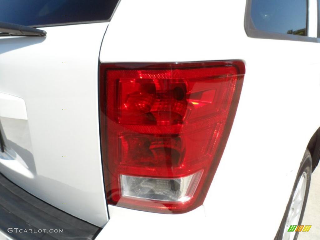 2006 Grand Cherokee Laredo - Stone White / Medium Slate Gray photo #19