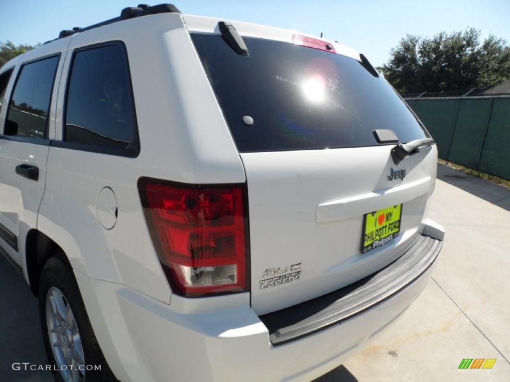 2006 Grand Cherokee Laredo - Stone White / Medium Slate Gray photo #23