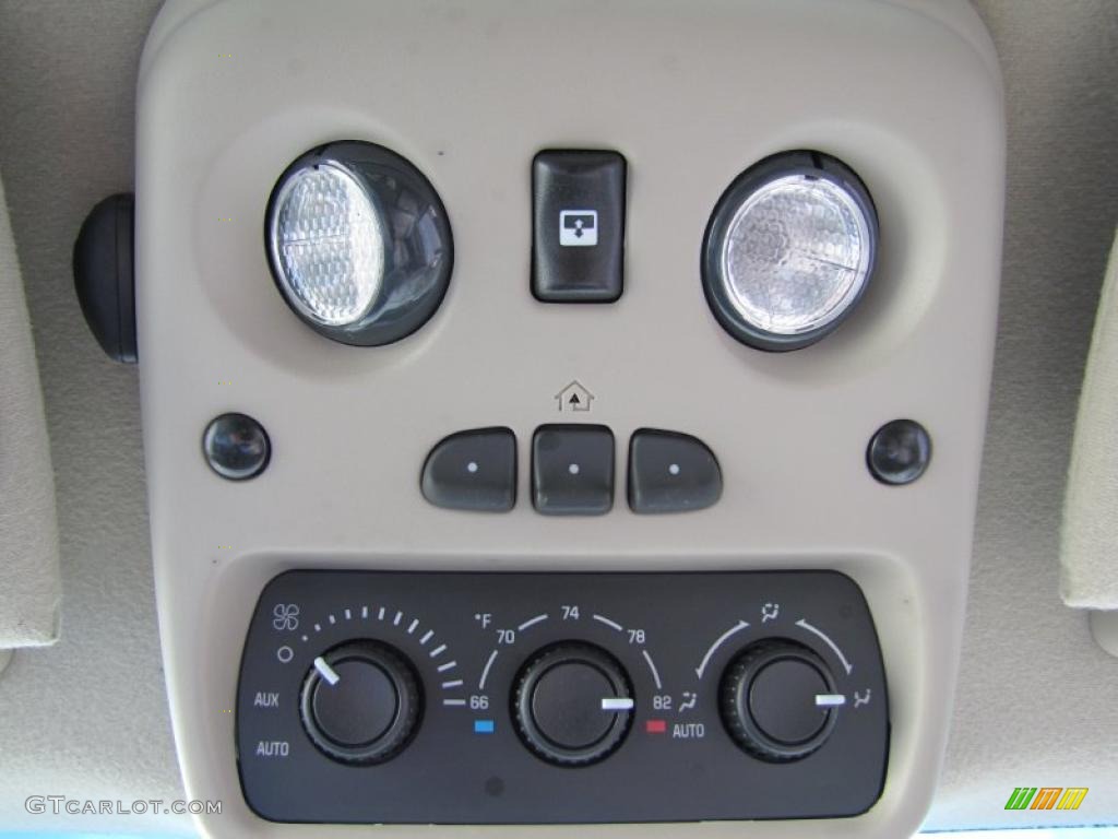 2003 GMC Yukon XL SLT 4x4 Controls Photo #49849897
