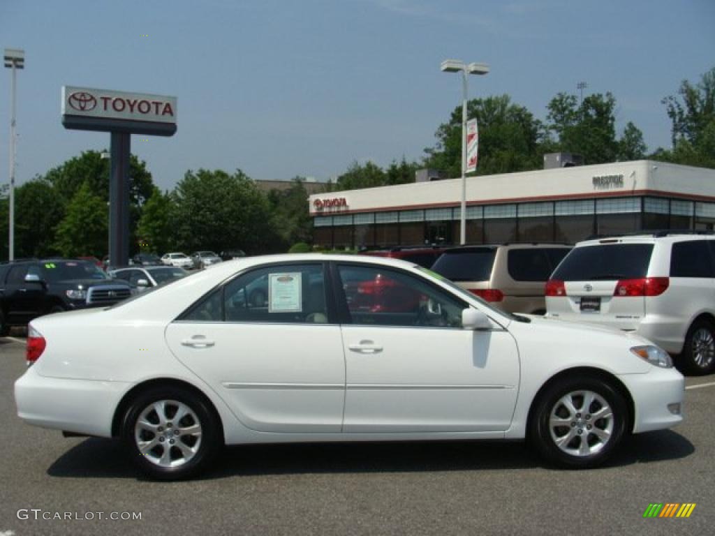2006 Camry XLE V6 - Super White / Taupe photo #1