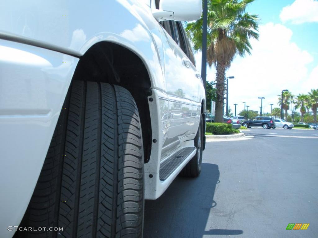 2006 LX 470 - Crystal White / Ivory photo #11
