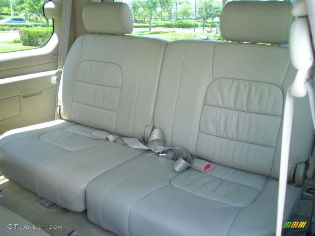 2006 LX 470 - Crystal White / Ivory photo #16
