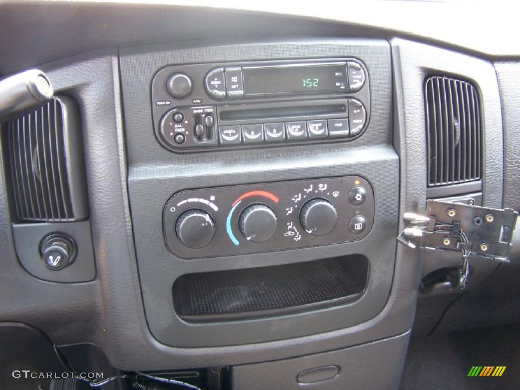 2004 Dodge Ram 2500 SLT Quad Cab 4x4 Controls Photo #49864133
