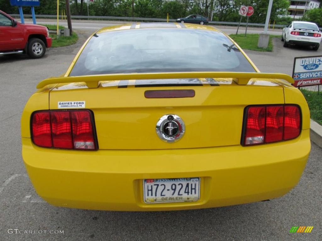 2005 Mustang V6 Premium Coupe - Screaming Yellow / Dark Charcoal photo #3