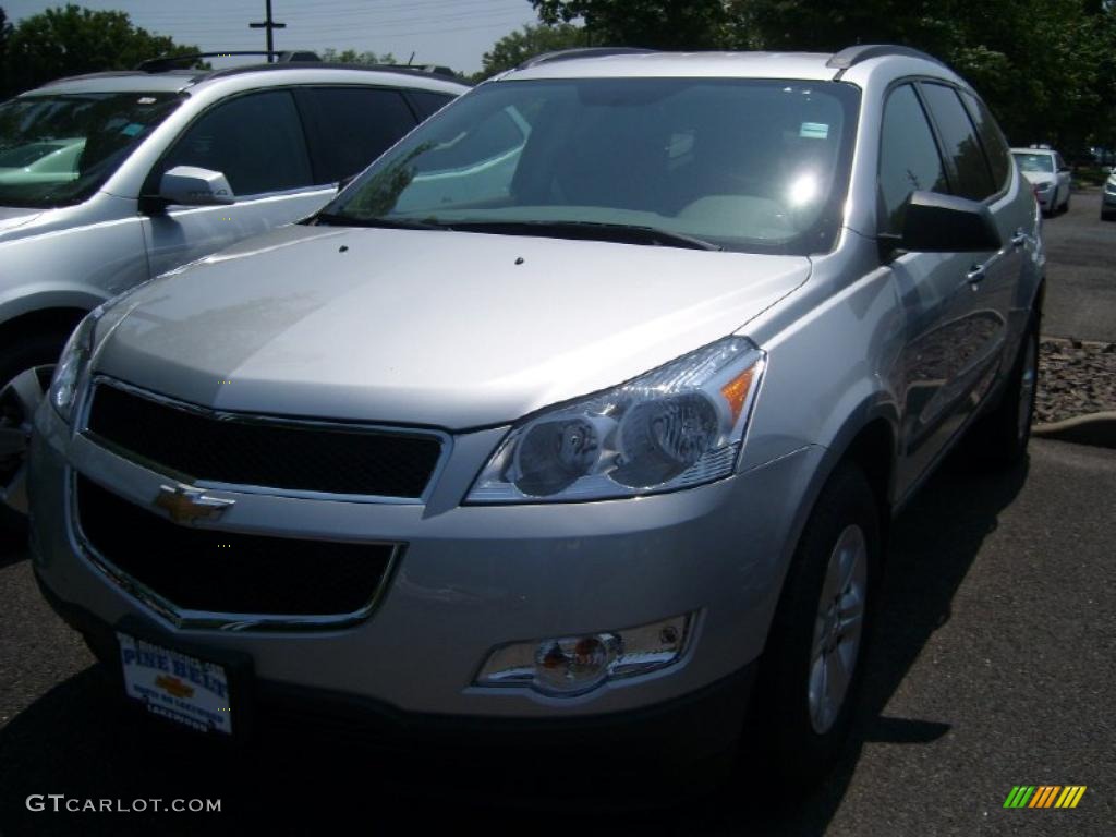 2011 Traverse LS AWD - Silver Ice Metallic / Dark Gray/Light Gray photo #1