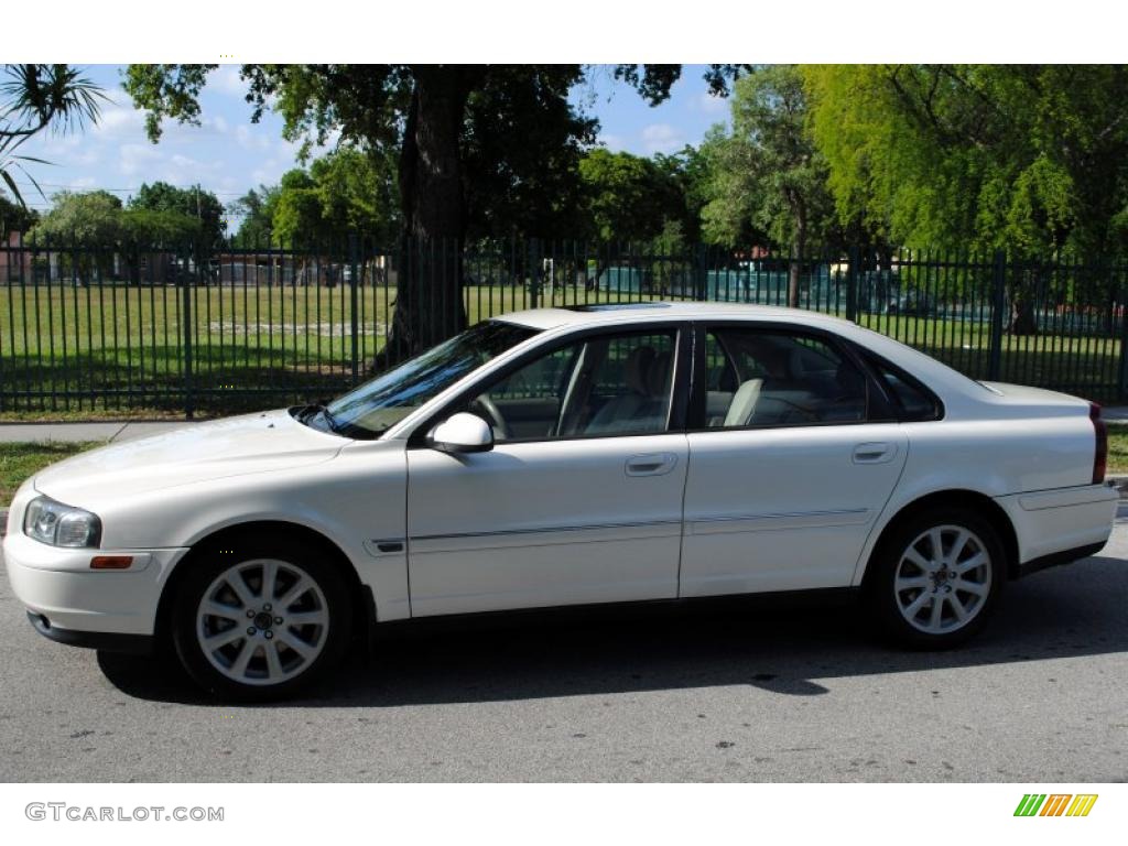 2002 S80 T6 - White / Taupe/LightTaupe photo #2