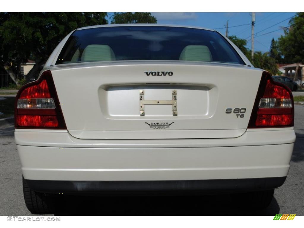 2002 S80 T6 - White / Taupe/LightTaupe photo #5