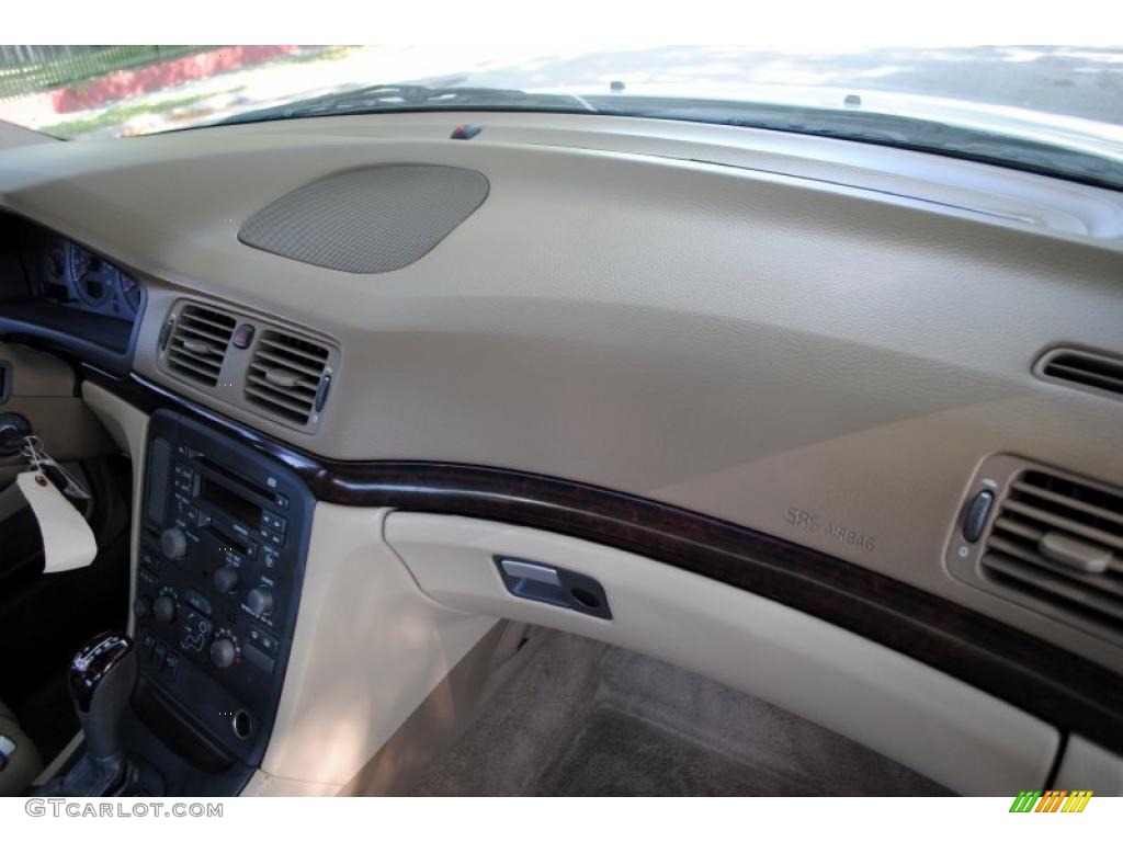 2002 S80 T6 - White / Taupe/LightTaupe photo #36