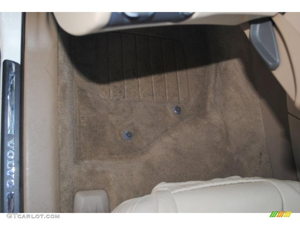 2002 S80 T6 - White / Taupe/LightTaupe photo #37