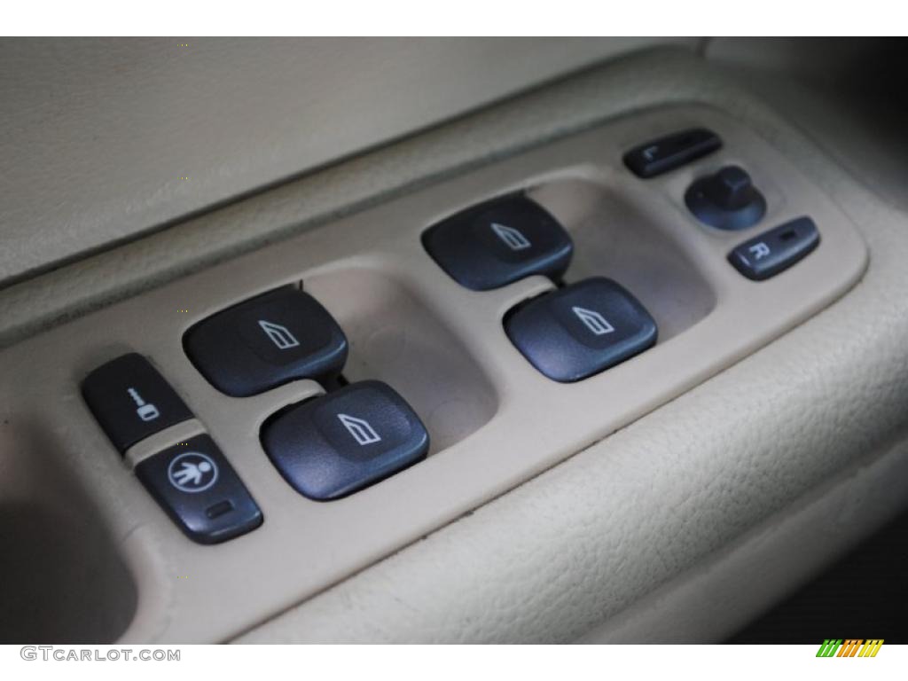 2002 S80 T6 - White / Taupe/LightTaupe photo #65
