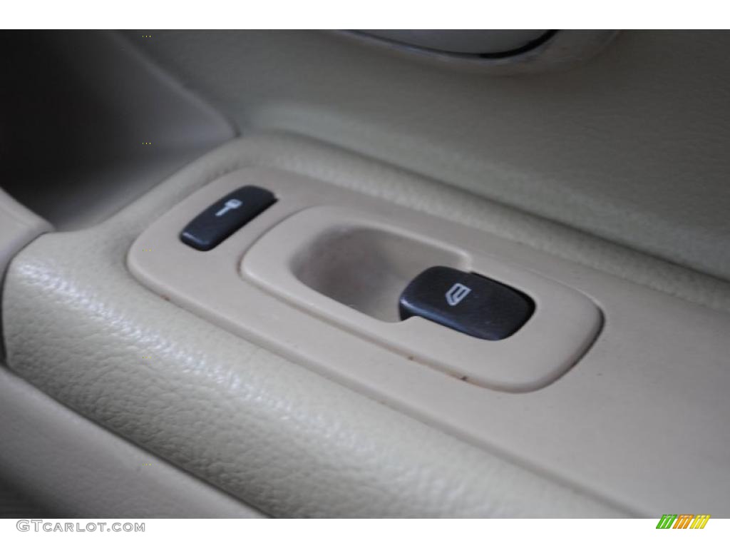 2002 S80 T6 - White / Taupe/LightTaupe photo #66