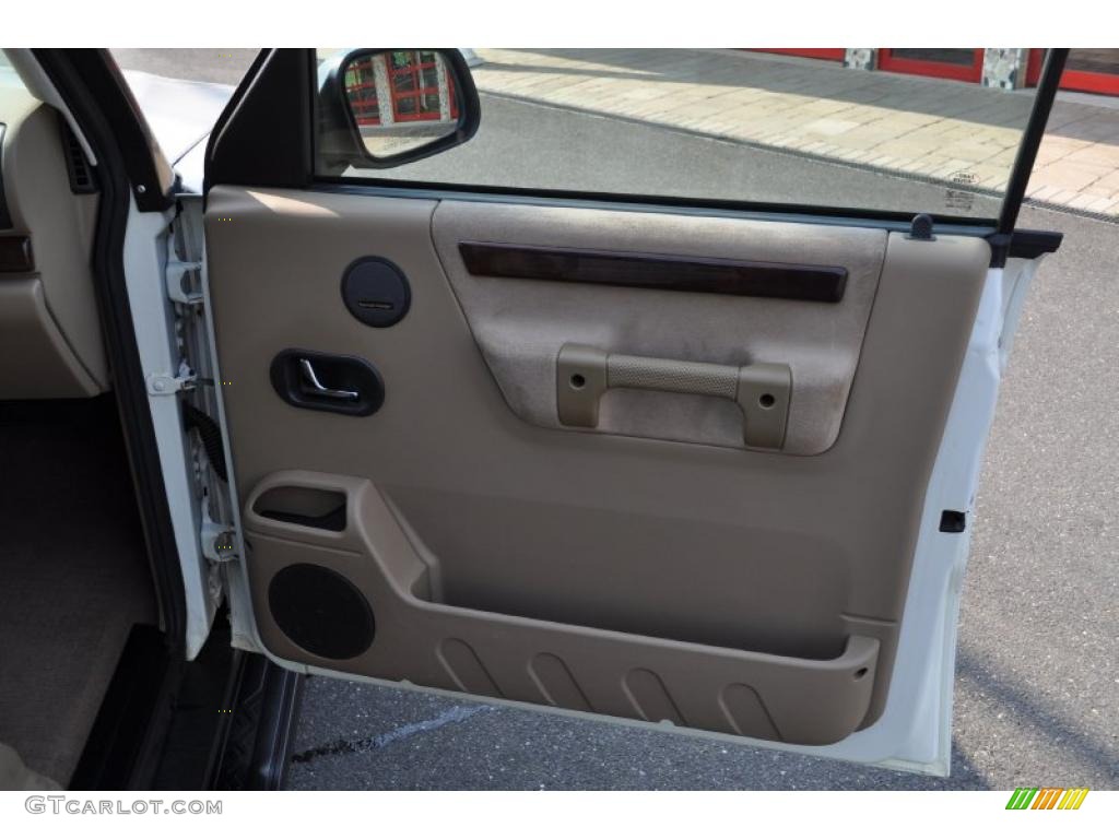 1999 Land Rover Discovery Series II Bahama Beige Door Panel Photo #49871987