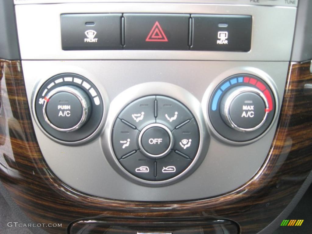 2011 Hyundai Santa Fe SE Controls Photos