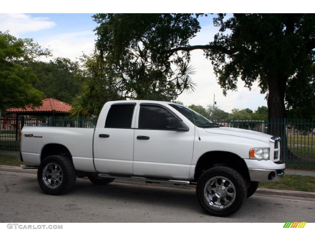 2004 Ram 1500 SLT Quad Cab 4x4 - Bright White / Taupe photo #10