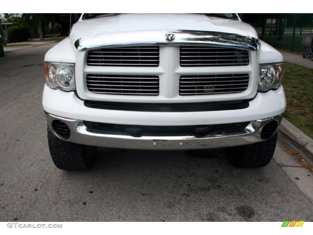 2004 Ram 1500 SLT Quad Cab 4x4 - Bright White / Taupe photo #14