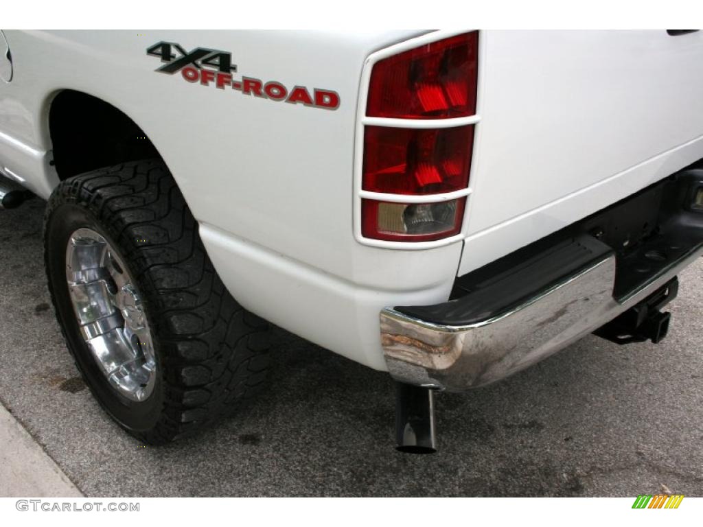 2004 Ram 1500 SLT Quad Cab 4x4 - Bright White / Taupe photo #17