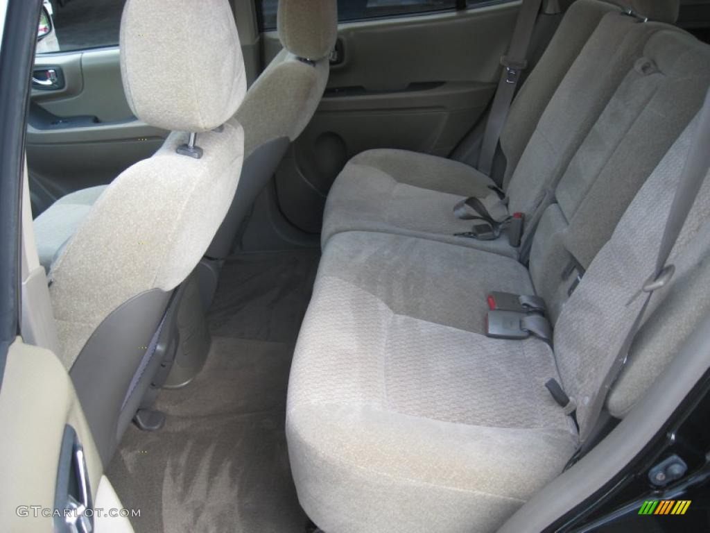 Beige Interior 2004 Hyundai Santa Fe Standard Santa Fe Model Photo #49873748