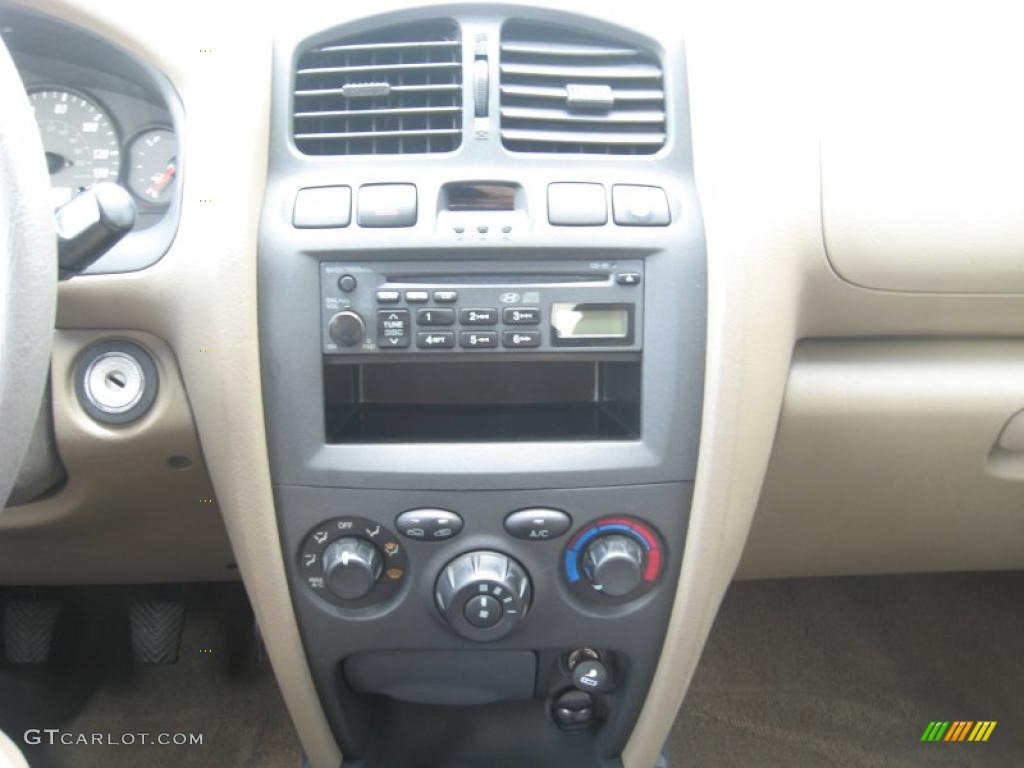 2004 Hyundai Santa Fe Standard Santa Fe Model Controls Photo #49873865