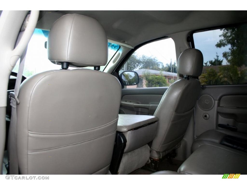 2004 Ram 1500 SLT Quad Cab 4x4 - Bright White / Taupe photo #43