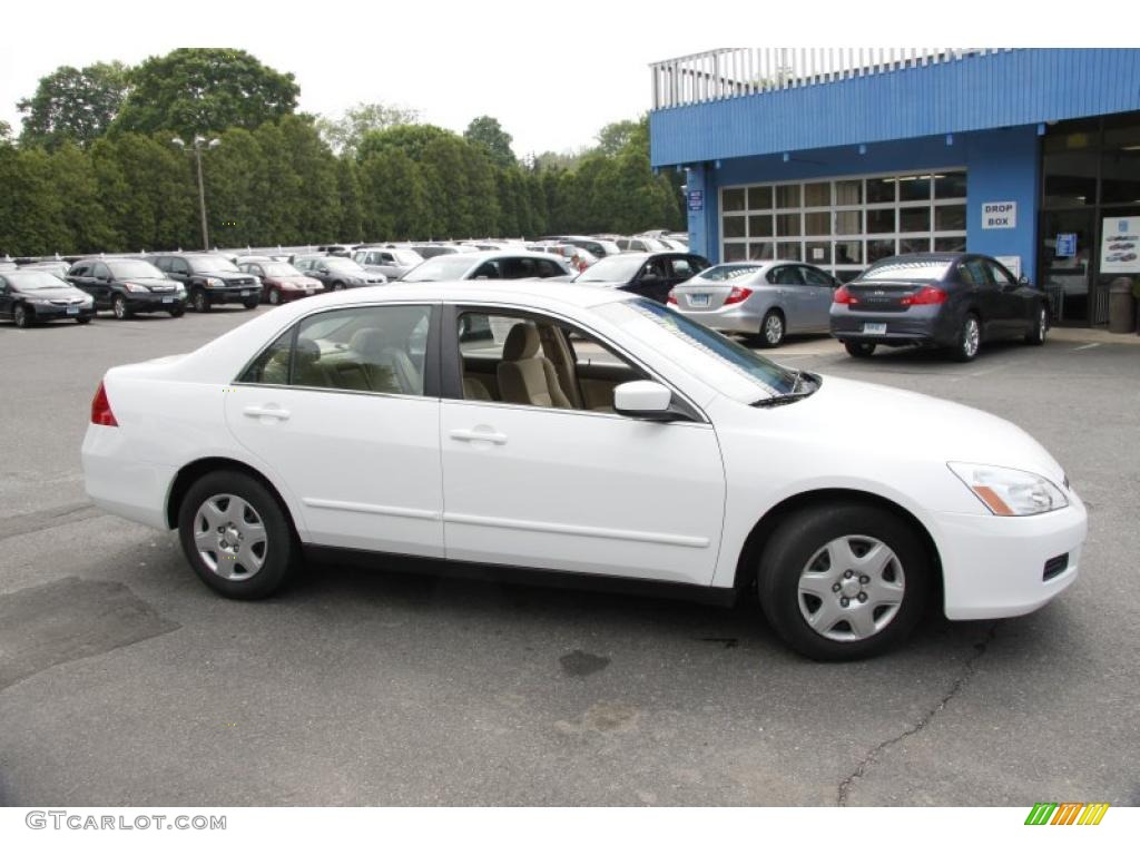 2006 Accord LX Sedan - Taffeta White / Ivory photo #4