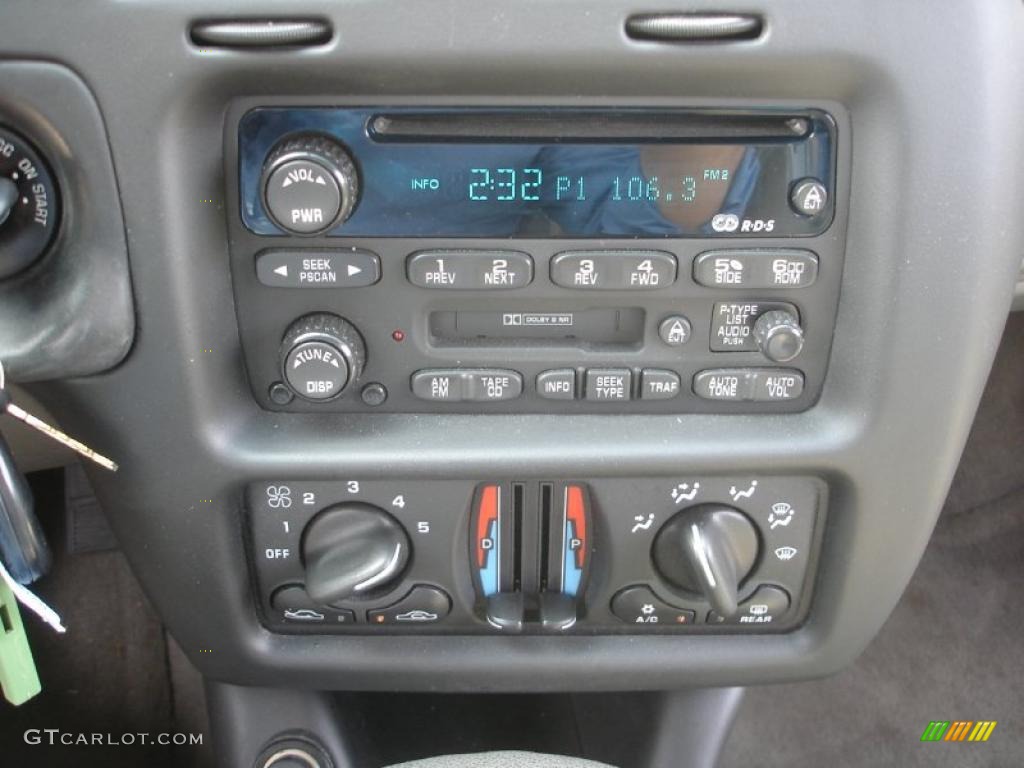 2001 Chevrolet Monte Carlo LS Controls Photo #49875134