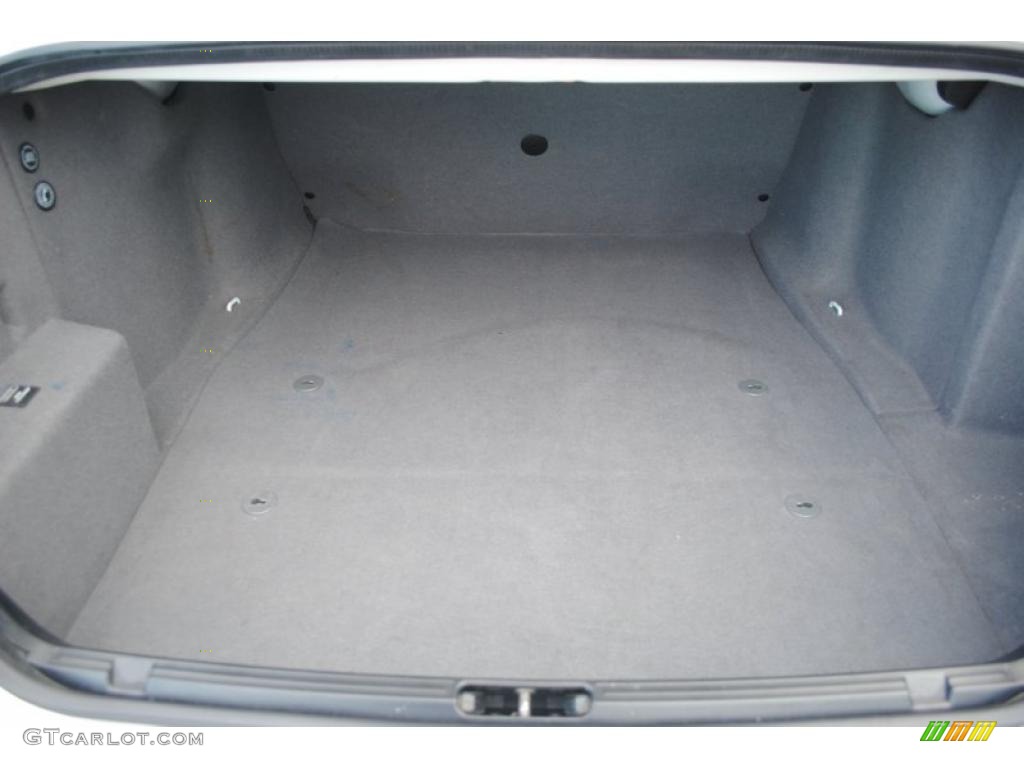 2002 BMW 5 Series 540i Sedan Trunk Photo #49877978