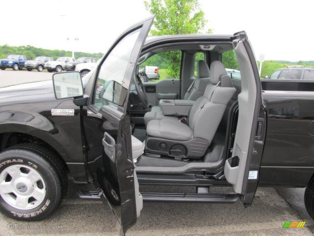 2004 F150 STX Regular Cab 4x4 - Black / Dark Flint photo #14