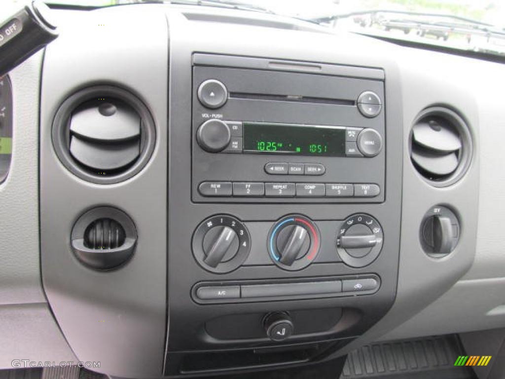 2004 F150 STX Regular Cab 4x4 - Black / Dark Flint photo #18