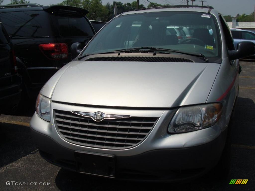 2002 Voyager  - Bright Silver Metallic / Taupe photo #1