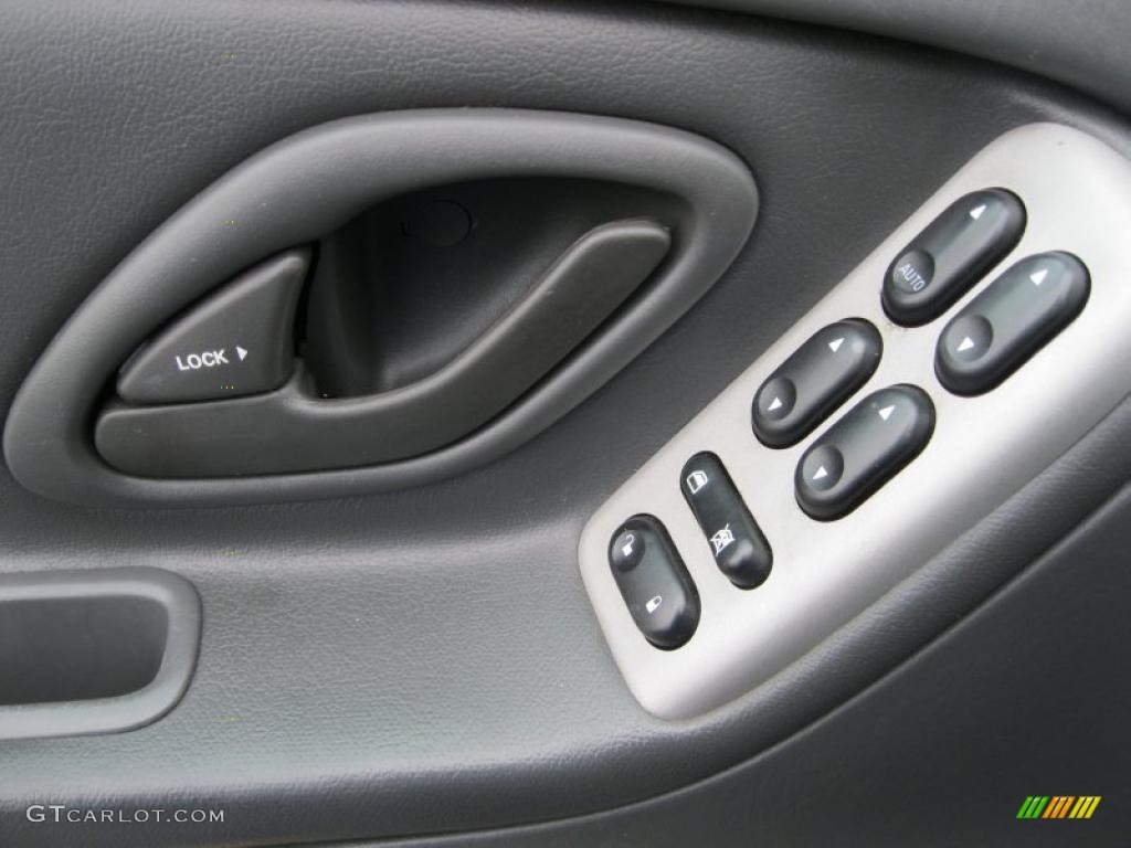 2005 Mazda Tribute i 4WD Controls Photo #49883034