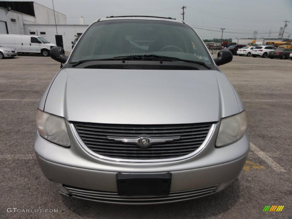 2001 Town & Country LXi - Bright Silver Metallic / Sandstone photo #3