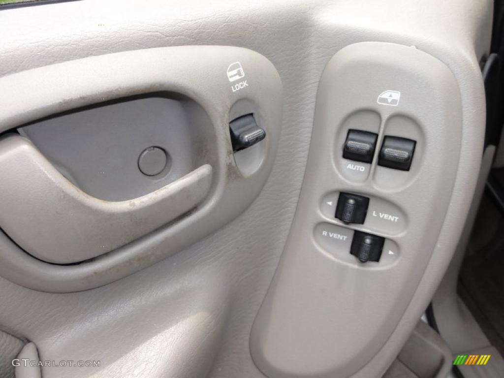 2001 Chrysler Town & Country LXi Controls Photo #49884197