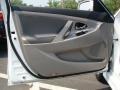 Super White - Camry SE Photo No. 10
