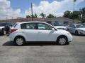 Fresh Powder - Versa 1.8 S Hatchback Photo No. 2