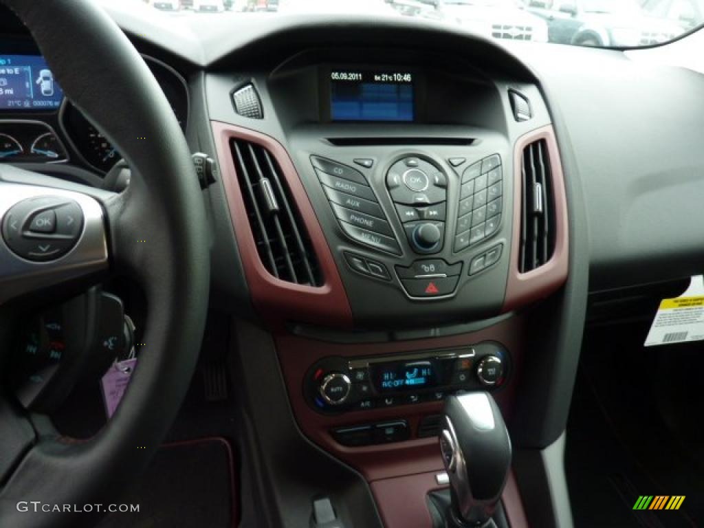 2012 Ford Focus SEL 5-Door Controls Photo #49889825