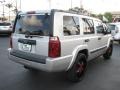 2006 Bright Silver Metallic Jeep Commander   photo #12