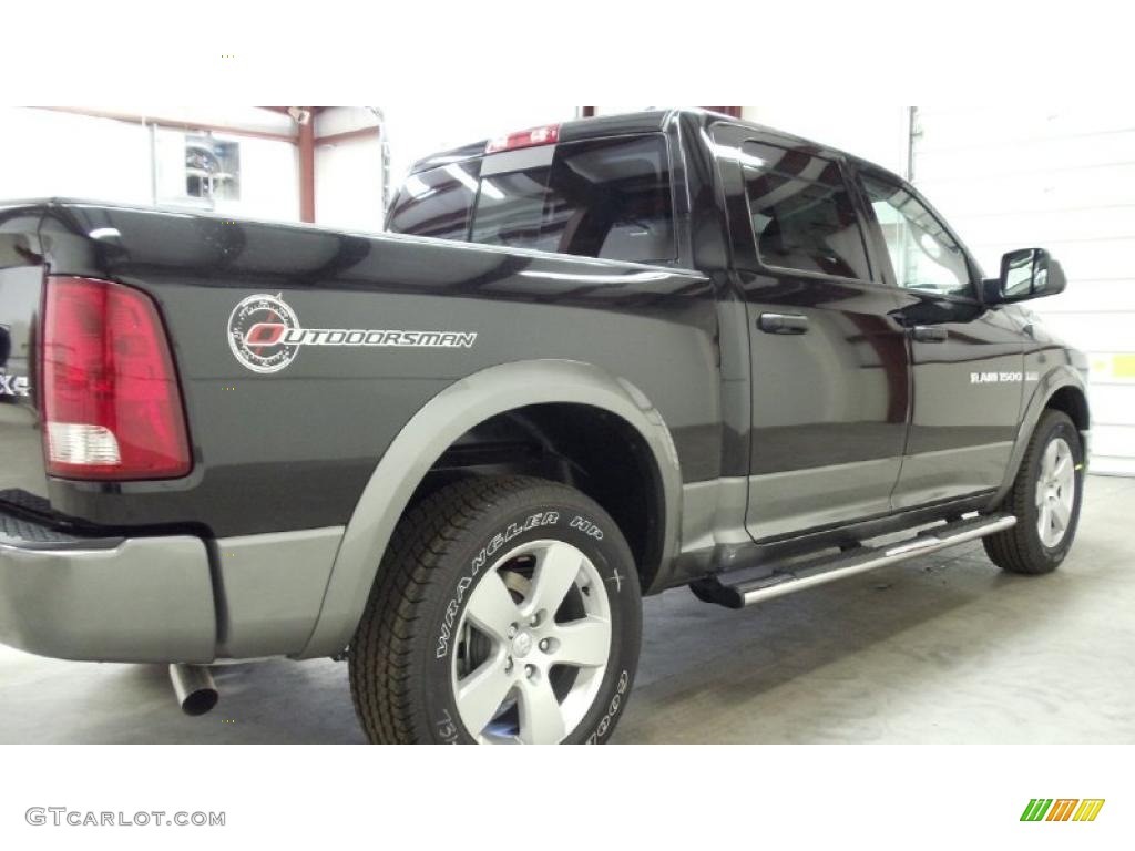 2011 Ram 1500 SLT Outdoorsman Crew Cab 4x4 - Brilliant Black Crystal Pearl / Dark Slate Gray/Medium Graystone photo #10