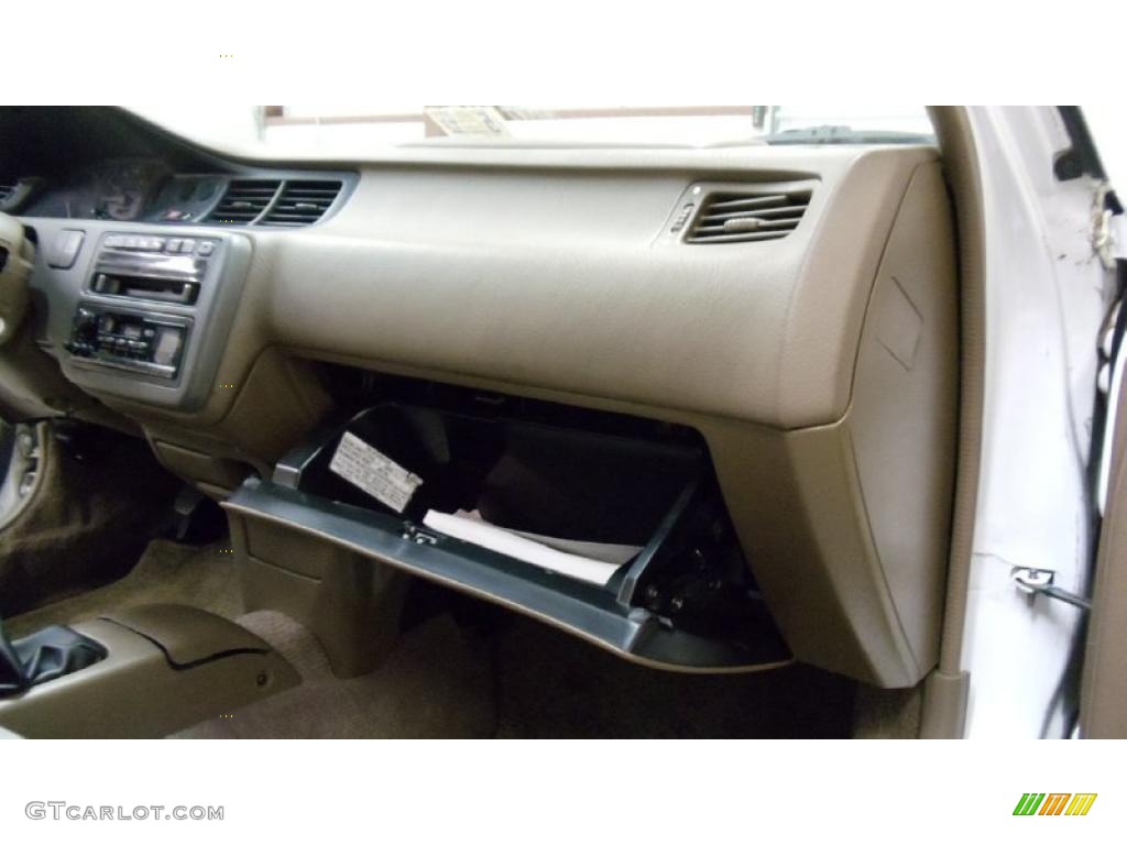 1995 Civic DX Sedan - Frost White / Beige photo #18