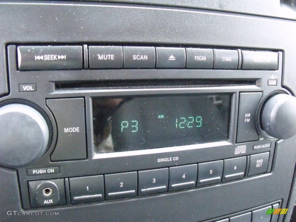2006 Dodge Durango SXT Controls Photo #49896092