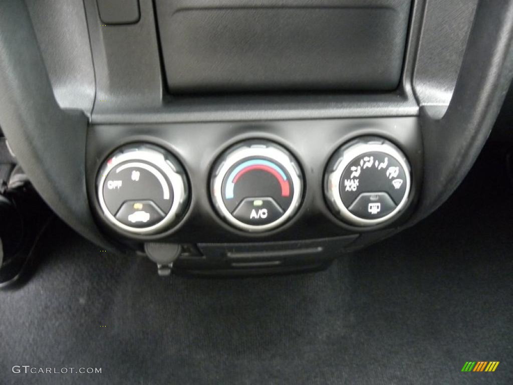 2005 Honda CR-V LX Controls Photo #49898498