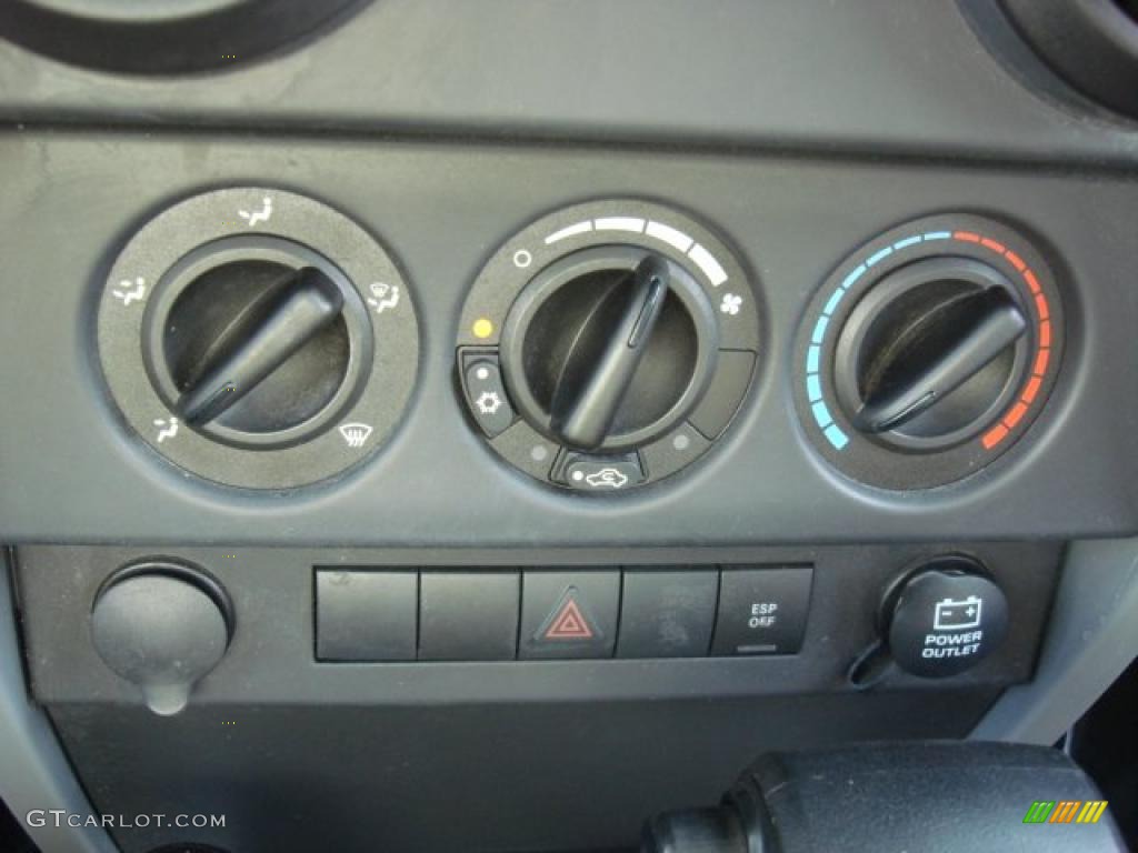2007 Jeep Wrangler X 4x4 Controls Photo #49899086