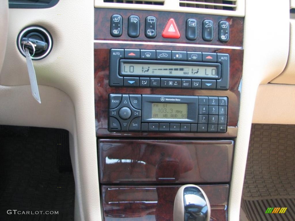 2001 Mercedes-Benz E 320 4Matic Wagon Controls Photo #49899410