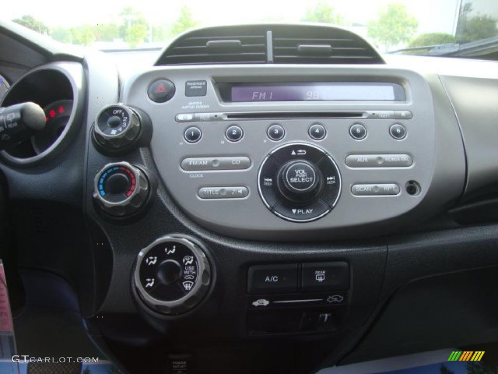 2009 Honda Fit Standard Fit Model Controls Photo #49900094