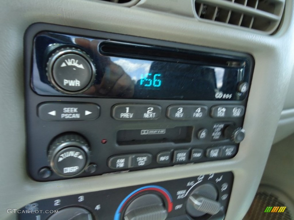 2003 Chevrolet S10 LS Extended Cab Controls Photo #49905495