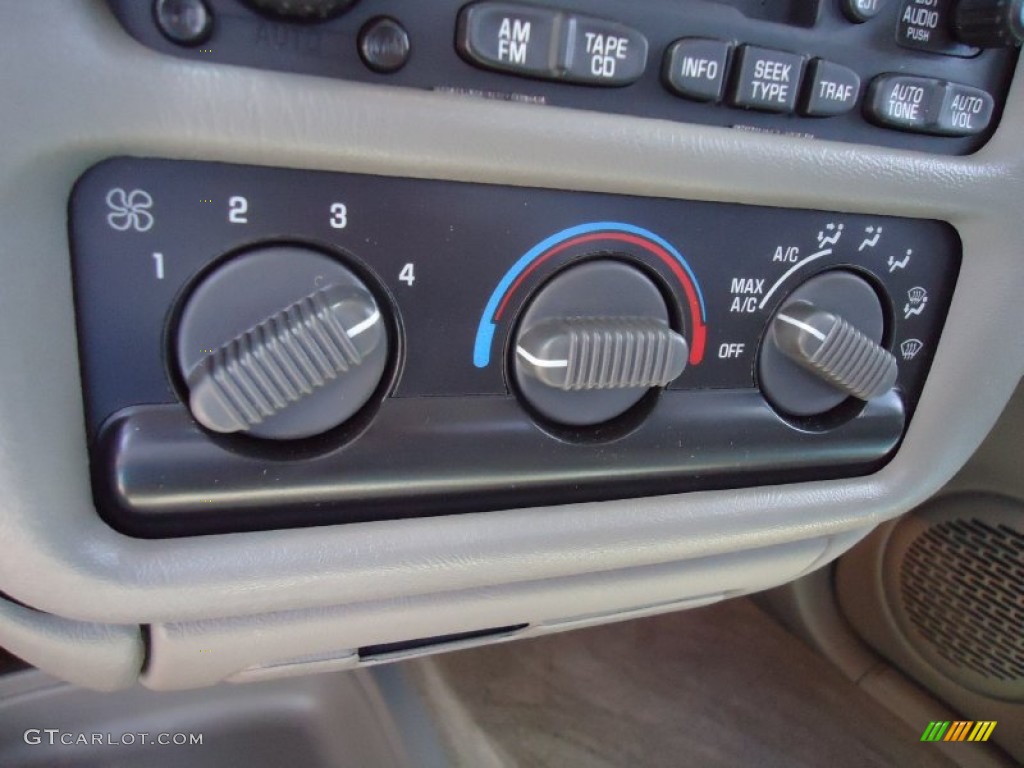 2003 Chevrolet S10 LS Extended Cab Controls Photo #49905505